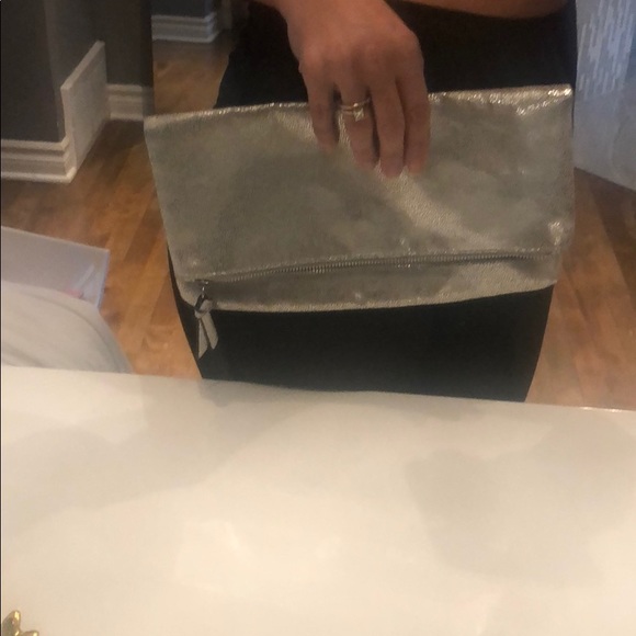 3/25$ 🦋 Shinny silver little purse like new - Picture 5 of 5